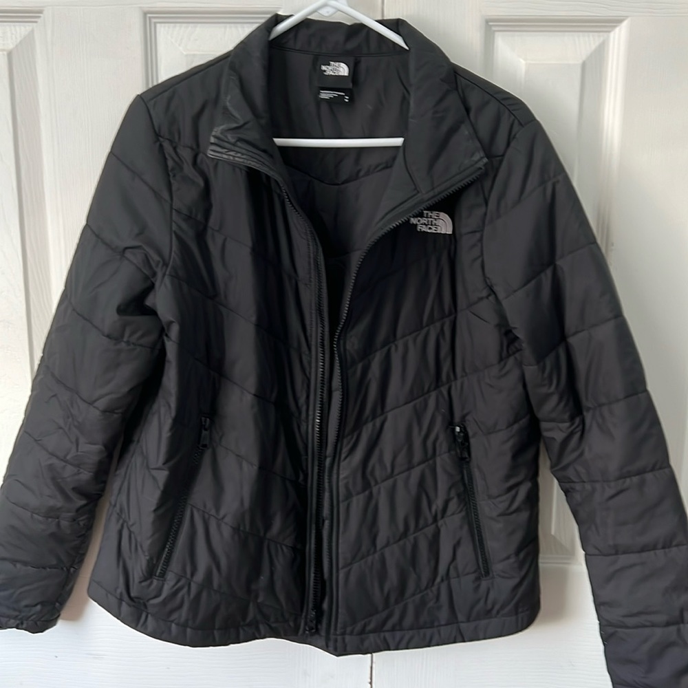 The North Face Women’s lightweight black puffer coat in great condition